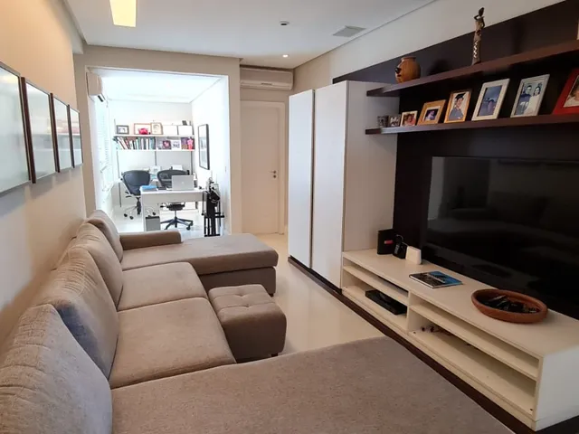 Imagem 14: Mansão Bernardo Bertolucci 308m², suíte master com closet, vista mar, 5/4, sala