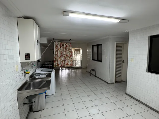 Imagem 5: Casa triplex 570m², 4 suítes, hidromassagem, piscina privativa, adega, climatizada