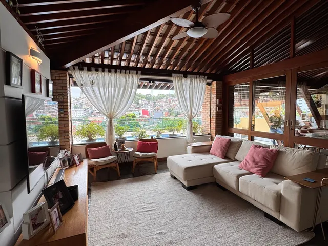 Imagem 7: Casa triplex 570m², 4 suítes, hidromassagem, piscina privativa, adega, climatizada