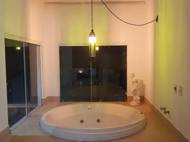Imagem 14: Residencial Itapuã 660m², suíte master com closet, 6/4, hidromassagem, 3 pavimentos, 4