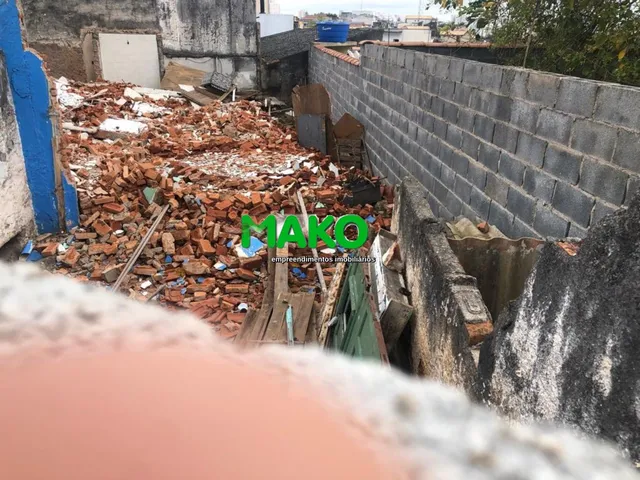 Imagem 4: Vende-Se Terreno com 2 Casas de 30 Metros Cada,Alugadas, Entrada Lateral, Pé Direito de 3