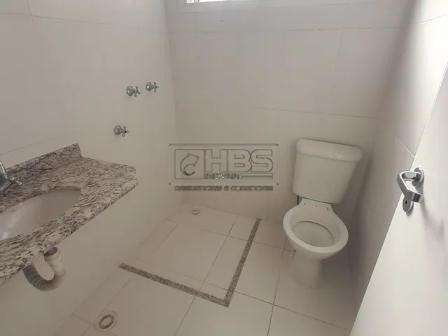 Imagem 3: Casa À Venda em Cotia com 3 Suítes e 201,38M²