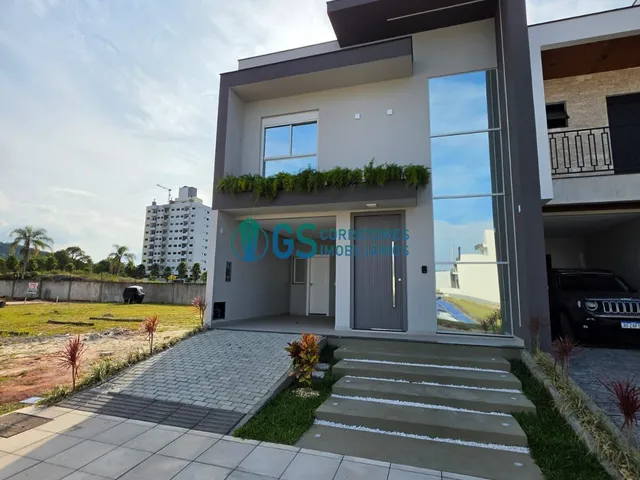 Imagem: Casa em lote com 3 dormitórios em Biguaçu