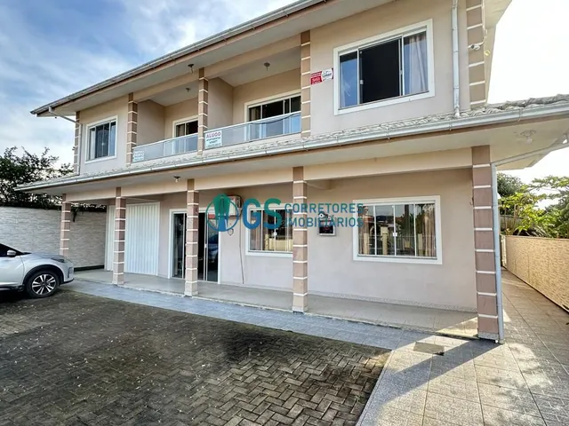 Imagem: Casa-sobrado de 380m² próximo ao mar na