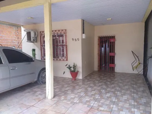 Imagem: A casa possui 2 Dormitórios, 1 Banheiro, 2 Vagas na