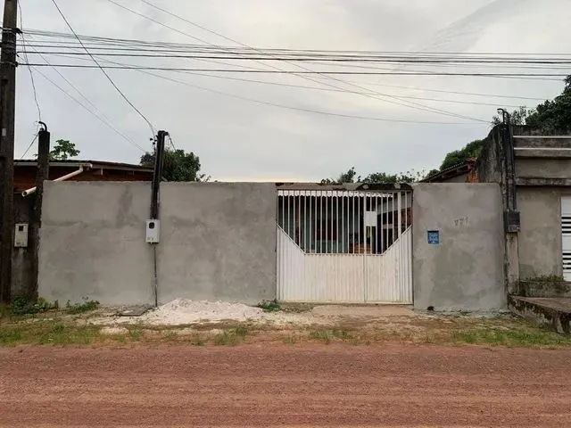 Imagem: A casa possui 2 Dormitórios, 2 Banheiros, 1 Vaga na