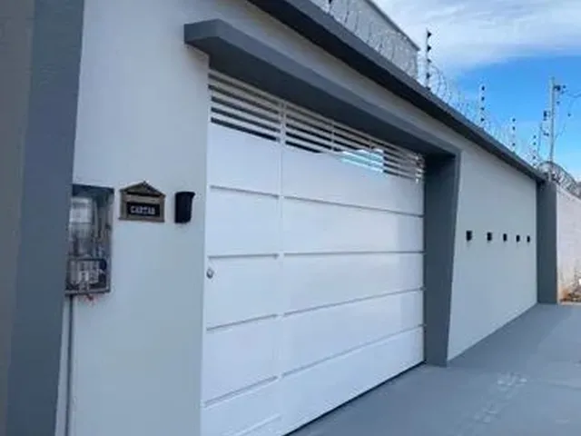 Imagem: A casa possui 3 Dormitórios, 3 Banheiros, 2 Vagas na