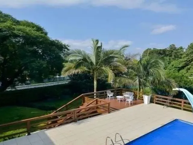 Imagem: Casa de Luxo em Condomínio - Parque Tingui