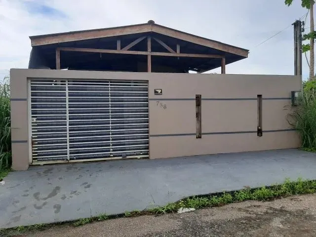 Imagem: A casa possui 2 Dormitórios, 1 Banheiro, 1 Vaga na garagem