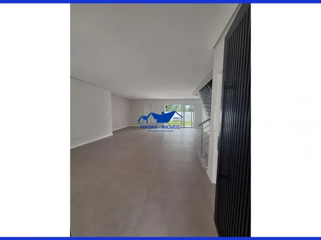 Imagem 3: Lindo sobrado com 3 suítes, Home office, garagem coberta para 2 carros, churrasqueira no