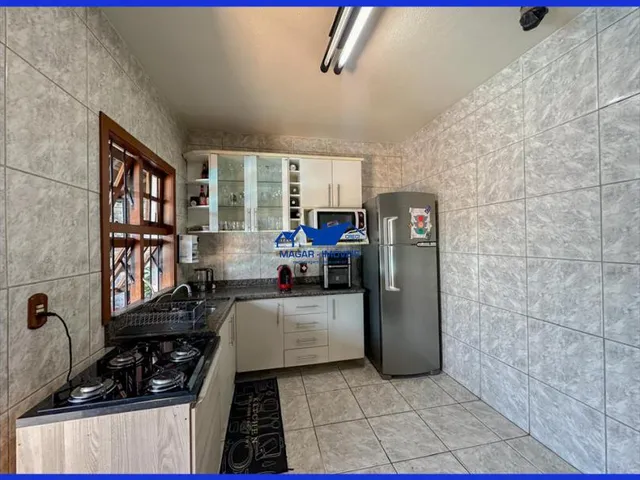Imagem 9: Casa com 145 metros quadrados, 3 dormitórios, 3 garagens sendo 1 aberta, com quiosque e