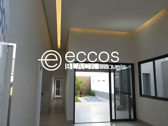 Imagem: Casa À Venda, 4 Quartos, 3 Suítes, 2 Vagas