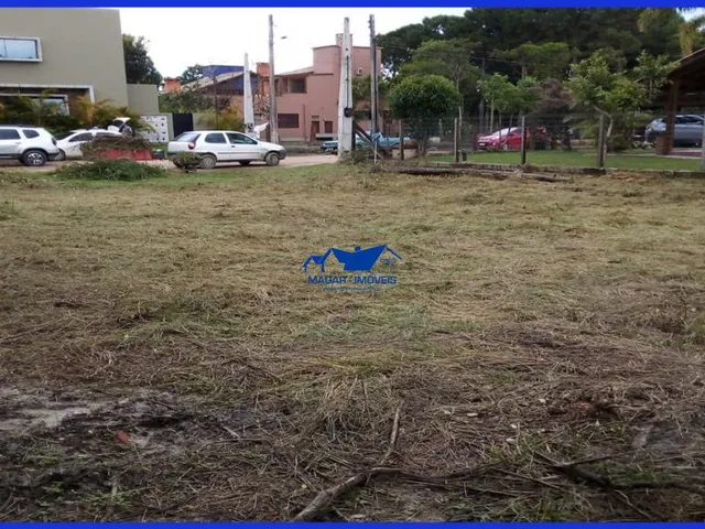 Imagem: Terreno plano e amplo medindo 18,22m x 25,0m