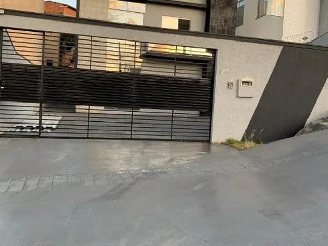 Imagem: O apartamento possui 3 Dormitórios, 1 Suíte, 2 Banheiros,