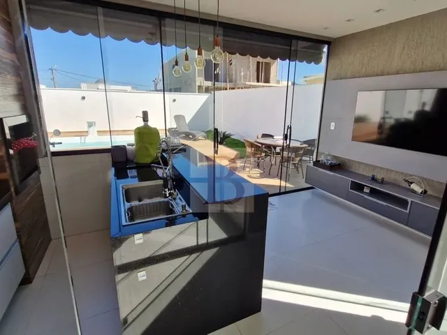 Imagem 2: Casa de Luxo com 4 Quartos/Suítes no Alphaville 1 um, Maricá-RJ: 240m², 2 Salas, 5