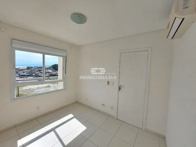 Imagem: O apartamento possui 4 Dormitórios, 1 Suíte, 2 Banheiros,