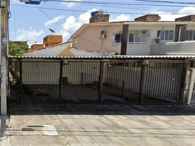 Imagem: A casa possui 2 Dormitórios, 1 Suíte, 2 Banheiros, 1 Vaga