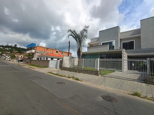 Imagem 1: Venda - Casas - com Piscina-- Sala Comercial