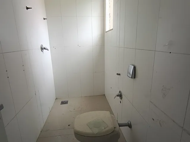 Imagem 9: Venda - Casas - com Piscina-- Sala Comercial