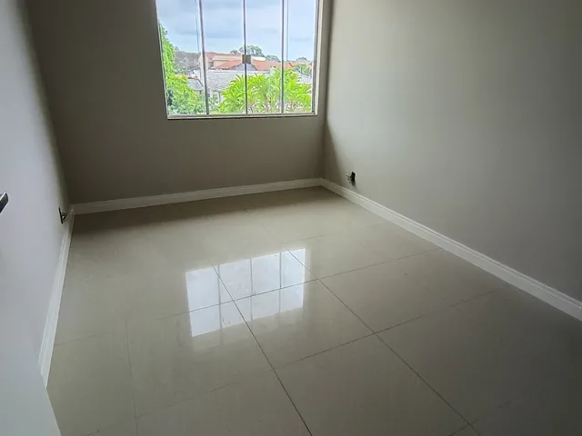 Imagem 10: Venda - Casas - com Piscina-- Sala Comercial