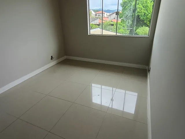 Imagem 12: Venda - Casas - com Piscina-- Sala Comercial
