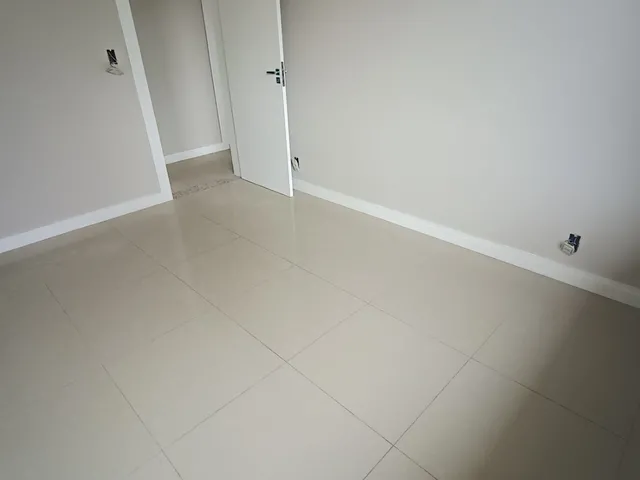 Imagem 13: Venda - Casas - com Piscina-- Sala Comercial