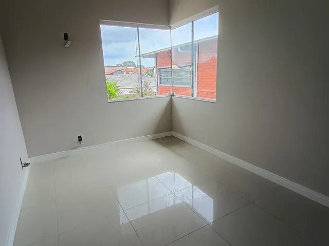 Imagem 14: Venda - Casas - com Piscina-- Sala Comercial