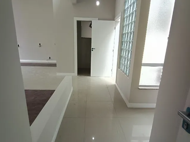 Imagem 16: Venda - Casas - com Piscina-- Sala Comercial