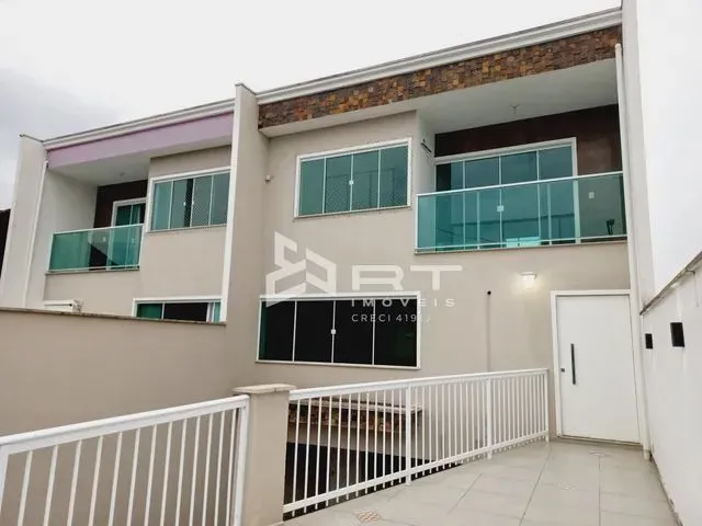 Imagem: A casa possui 3 Dormitórios, 3 Suítes, 5 Banheiros, 2