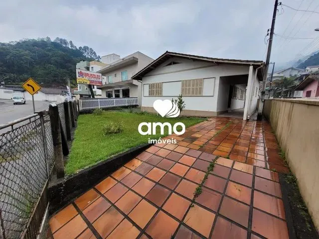 Imagem: Casa Semimobiliada para Alugar no Bairro