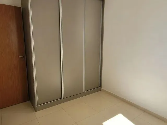 Imagem: O apartamento possui 2 Dormitórios, 1 Banheiro, 1 Vaga na