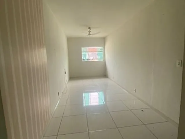 Imagem: O apartamento possui 2 Dormitórios, 1 Banheiro, 1 Vaga na