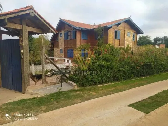 Imagem: A fazenda possui 1 Dormitório, 1 Suíte, 1 Banheiro,