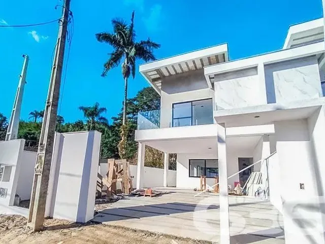 Imagem: A casa possui 3 Dormitórios, 3 Suítes, 4 Banheiros, 2