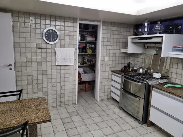 Imagem 4: Triplex para Venda Tem 464 Metros Quadrados com 6 Quartos em Espinheiro - Recife - Pe