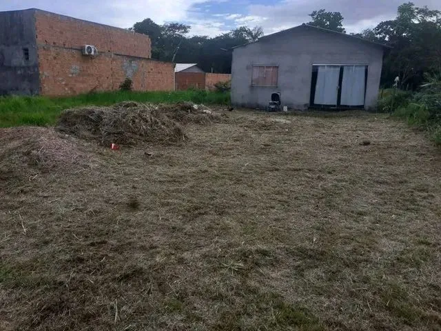 Imagem: A casa possui 2 Dormitórios, 1 Banheiro e está localizado