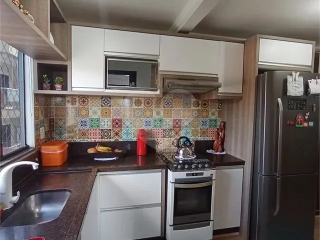 Imagem 12: Apartamento a Venda em Cascavel, Região do Lago, com Dois Quartos, Sendo 1 Suíte, 2