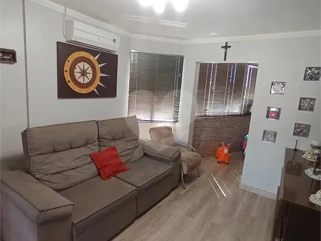 Imagem 8: Apartamento a Venda em Cascavel, Região do Lago, com Dois Quartos, Sendo 1 Suíte, 2