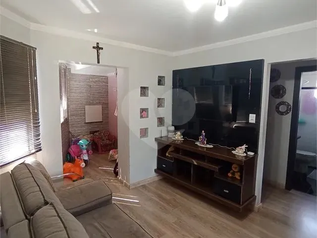 Imagem 15: Apartamento a Venda em Cascavel, Região do Lago, com Dois Quartos, Sendo 1 Suíte, 2