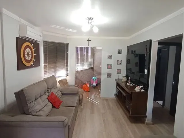 Imagem 10: Apartamento a Venda em Cascavel, Região do Lago, com Dois Quartos, Sendo 1 Suíte, 2