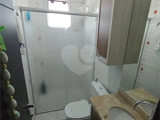 Imagem 14: Apartamento a Venda em Cascavel, Região do Lago, com Dois Quartos, Sendo 1 Suíte, 2