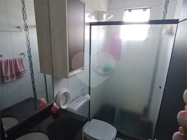 Imagem 13: Apartamento a Venda em Cascavel, Região do Lago, com Dois Quartos, Sendo 1 Suíte, 2
