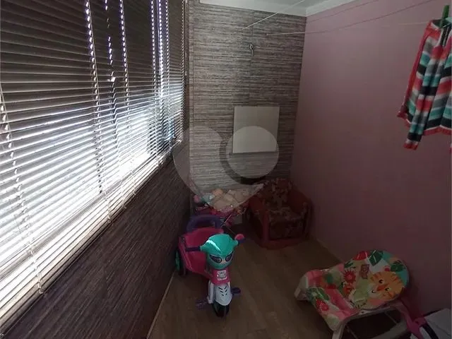 Imagem 16: Apartamento a Venda em Cascavel, Região do Lago, com Dois Quartos, Sendo 1 Suíte, 2
