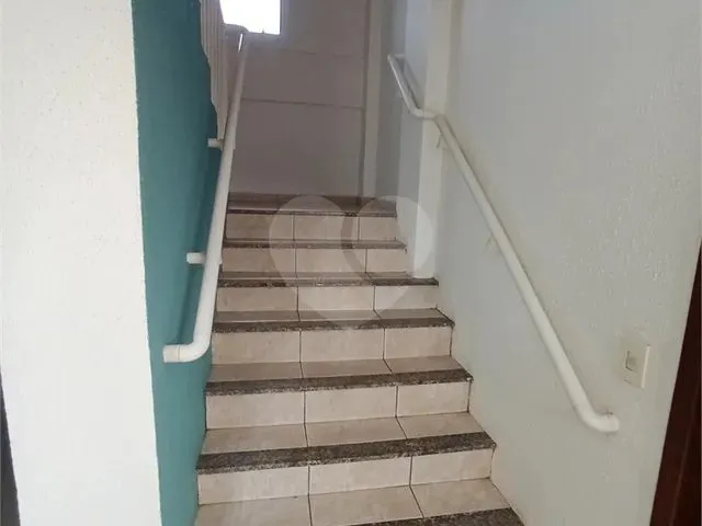 Imagem 9: Apartamento a Venda em Cascavel, Região do Lago, com Dois Quartos, Sendo 1 Suíte, 2