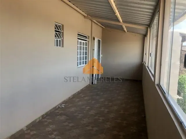 Imagem: Casa com Dois Quartos e Varanda com Uma