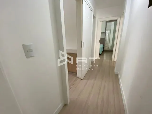 Imagem: O apartamento possui 2 Dormitórios, 1 Suíte, 1 Banheiro,