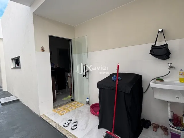 Imagem 2: Casa linear 2 quartos com suíte, 2 vagas e quintal amplo à venda em Santa Mônica