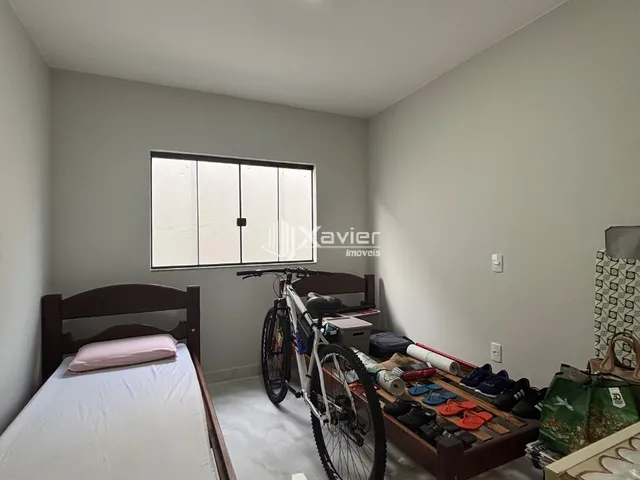 Imagem 3: Casa linear 2 quartos com suíte, 2 vagas e quintal amplo à venda em Santa Mônica
