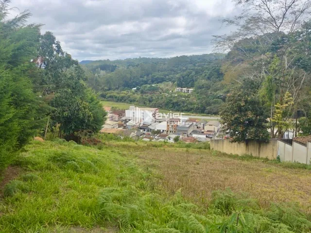 Imagem: O terreno possui 900m² de Área Privada e está localizado