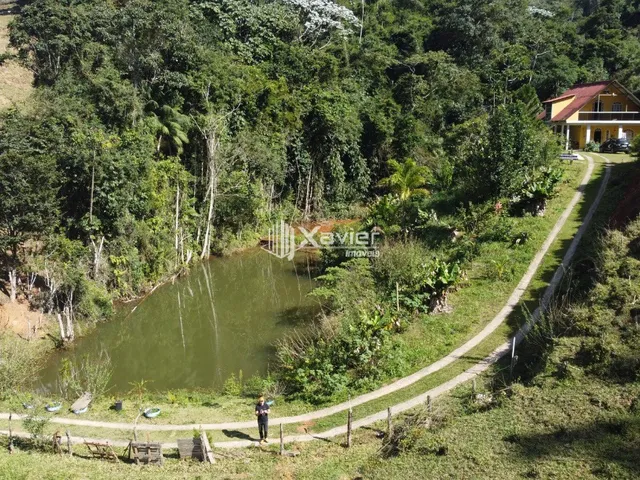 Imagem 10: Chácara com 10.000 m², chalé, piscina, lagoa com peixes e cachoeira - Alto Santa